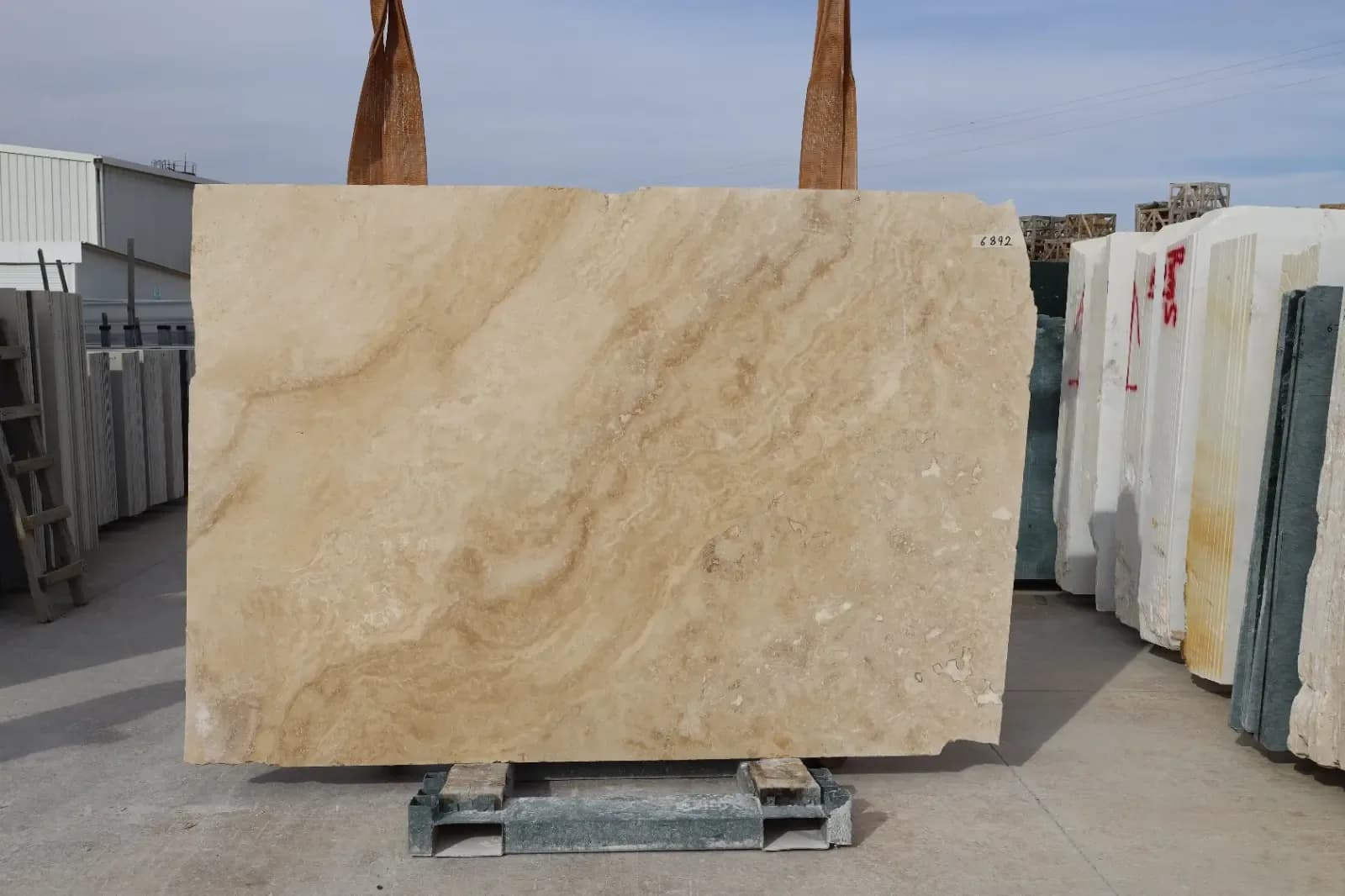WHITE TRAVERTINE CC — ტრავერტინის ფილა